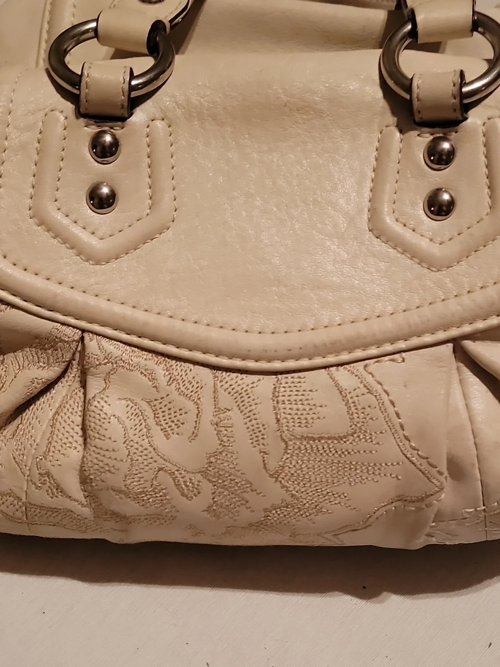COACH Cream Leather Shoulder Bag with Signature Horse-and-Carriage Emblem